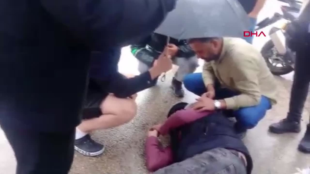 Bursa\'da Trafik Kazası: Motosikletli Kurye Yaralı
