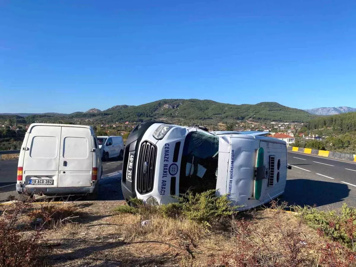 Köyceğiz\'de Trafik Kazası: Üç Yaralı