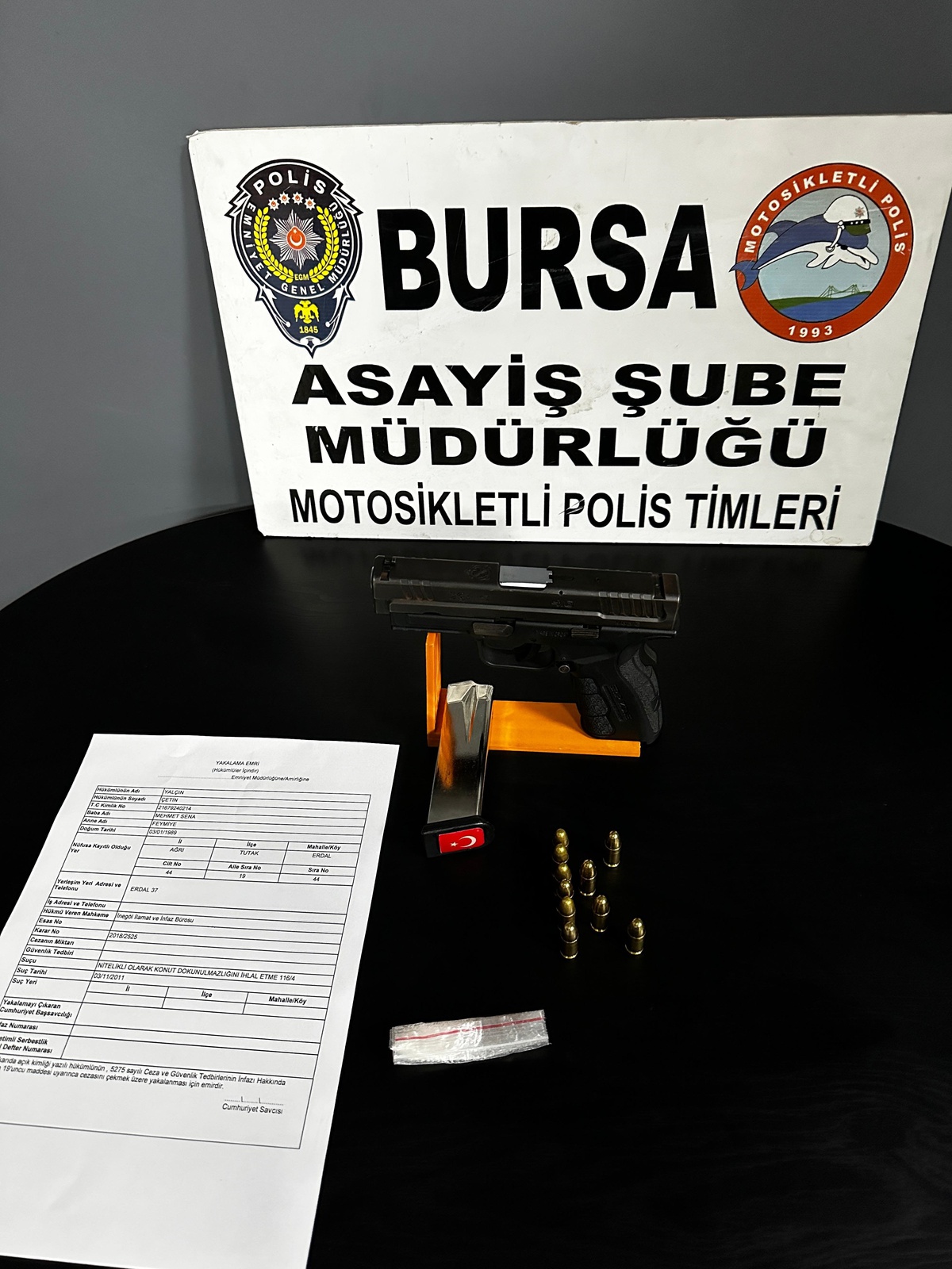 Bursa\'da Hapis Cezalı 2 Şüpheli Tutuklandı