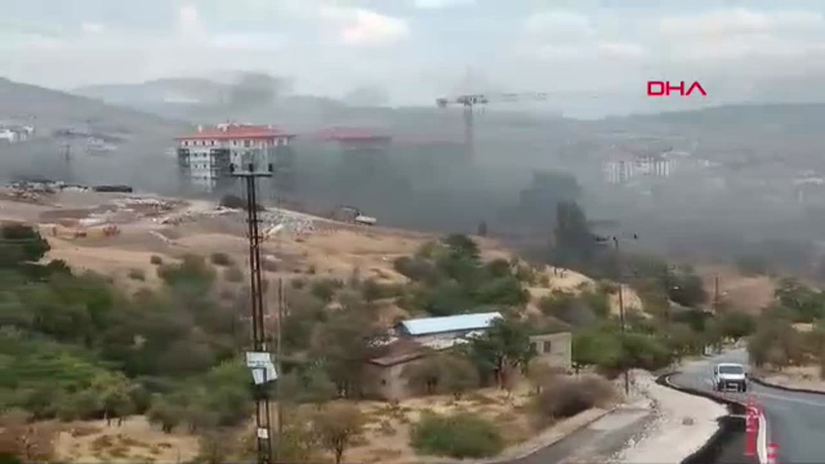 Elazığ\'da Konteynerde Yangın: 2 İşçi Dumandan Etkilendi