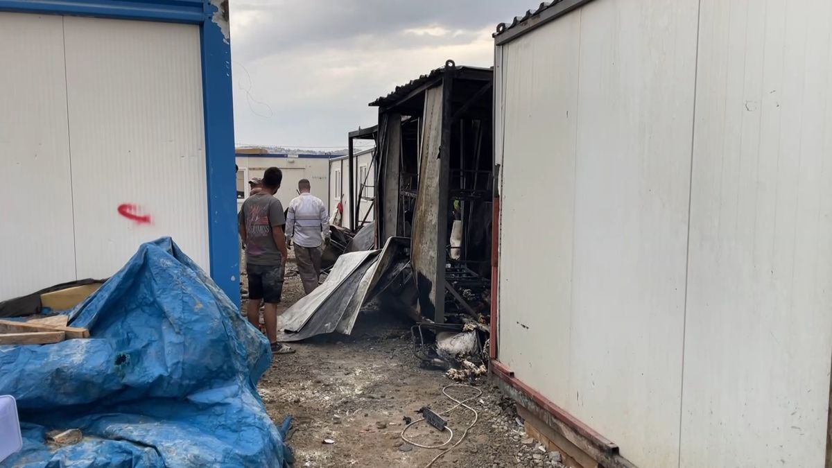 Elazığ\'da Şantiyede Yangın: 2 İşçi Dumandan Etkilendi