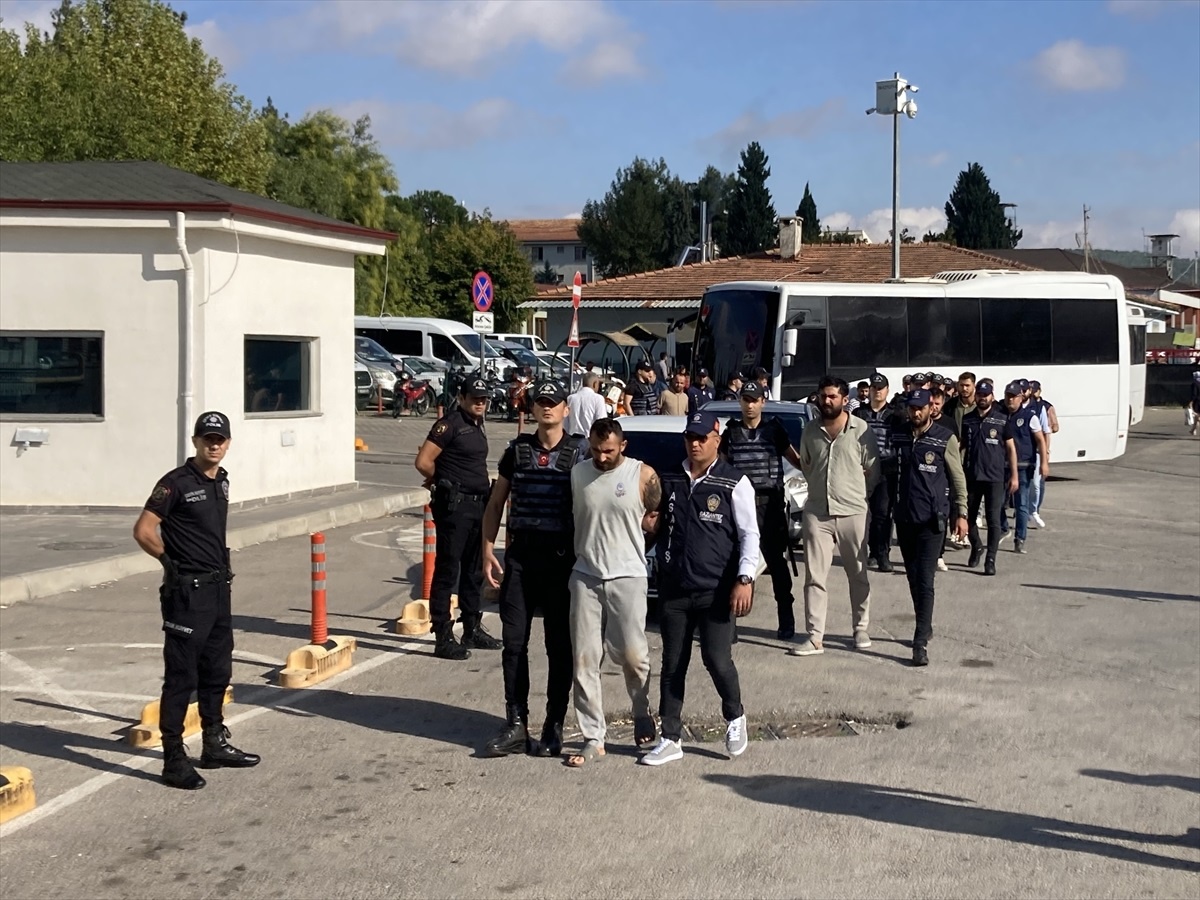Gaziantep\'te Silahlı Operasyon: 12 Zanlı Tutuklandı
