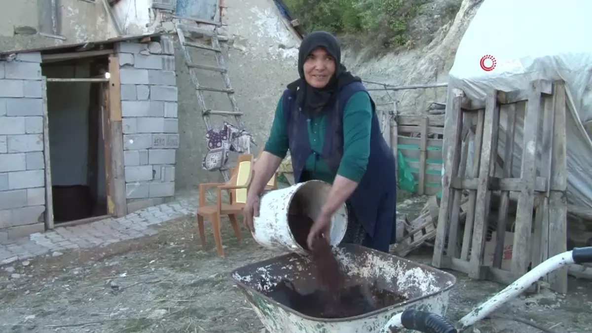 Tandırla Geçimini Sağlıyor