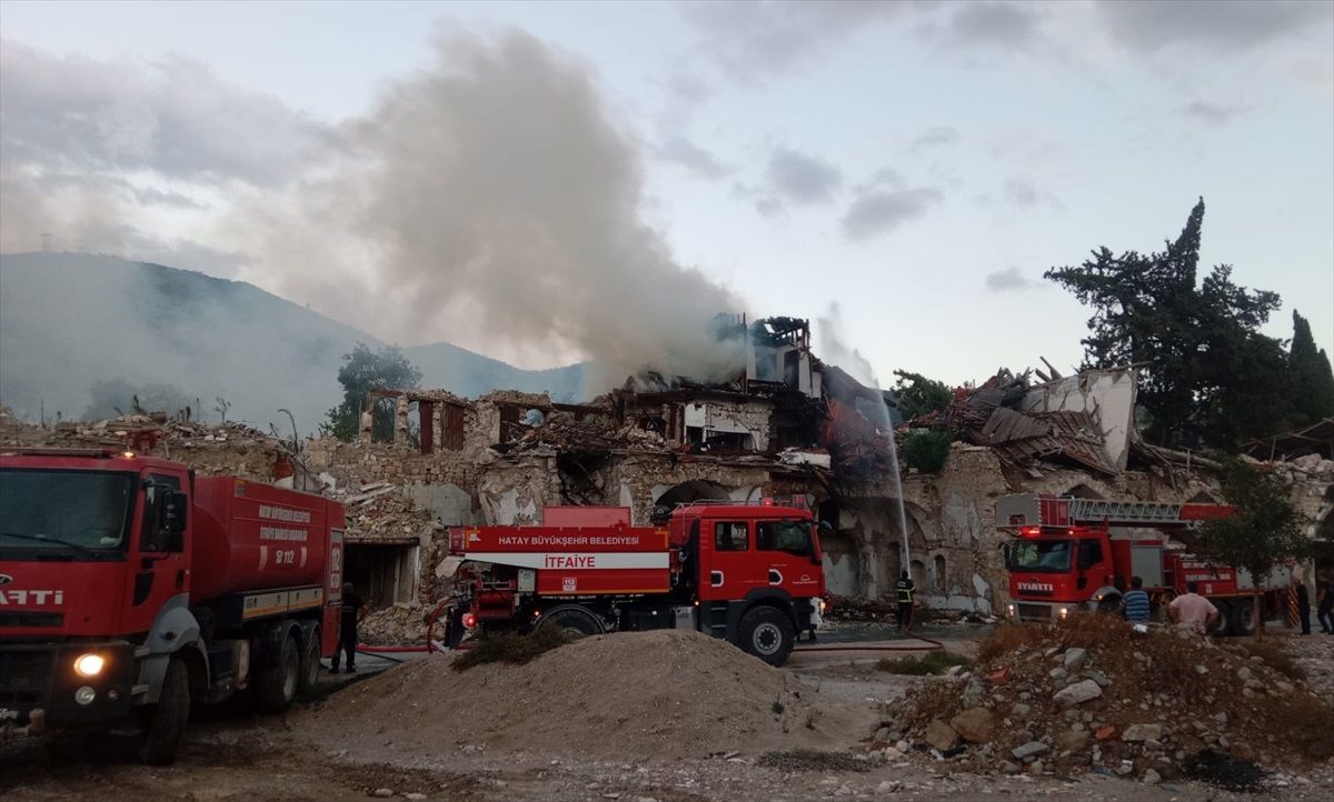 Antakya\'da Boş Binada Yangın