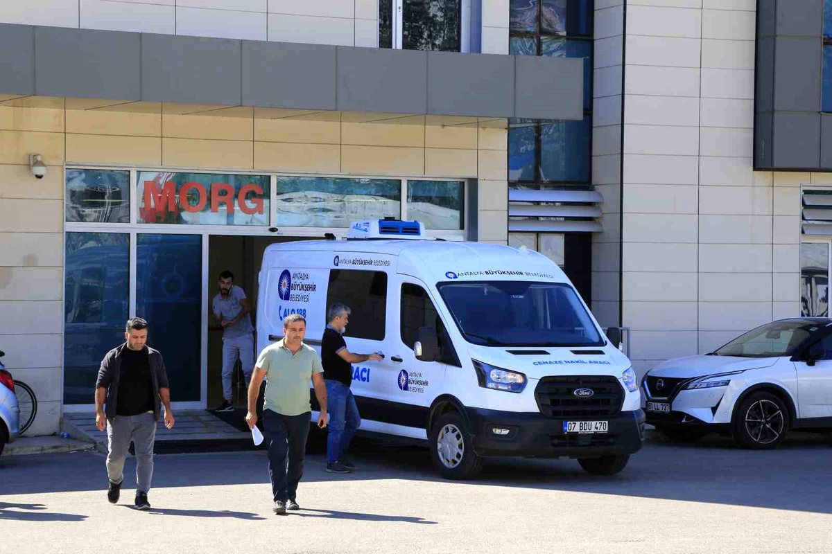 Antalya\'da hırsızlık kovalamasında can pazarı