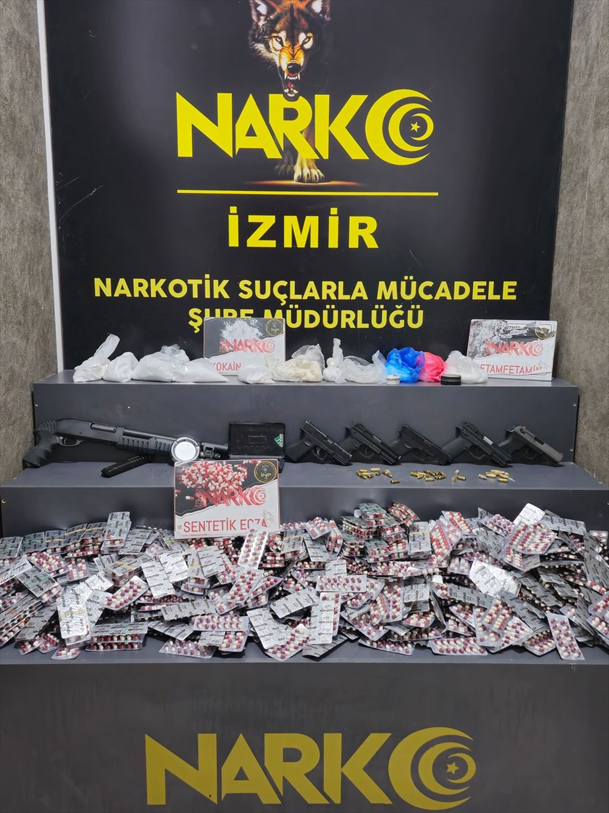 İzmir\'de Uyuşturucu Operasyonu: Çok Miktarda Ele Geçirildi