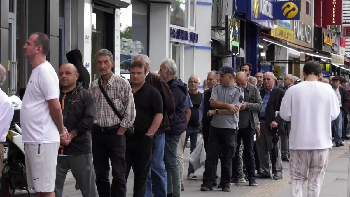 Kent Lokantaları\'nda Uzun Kuyruklar