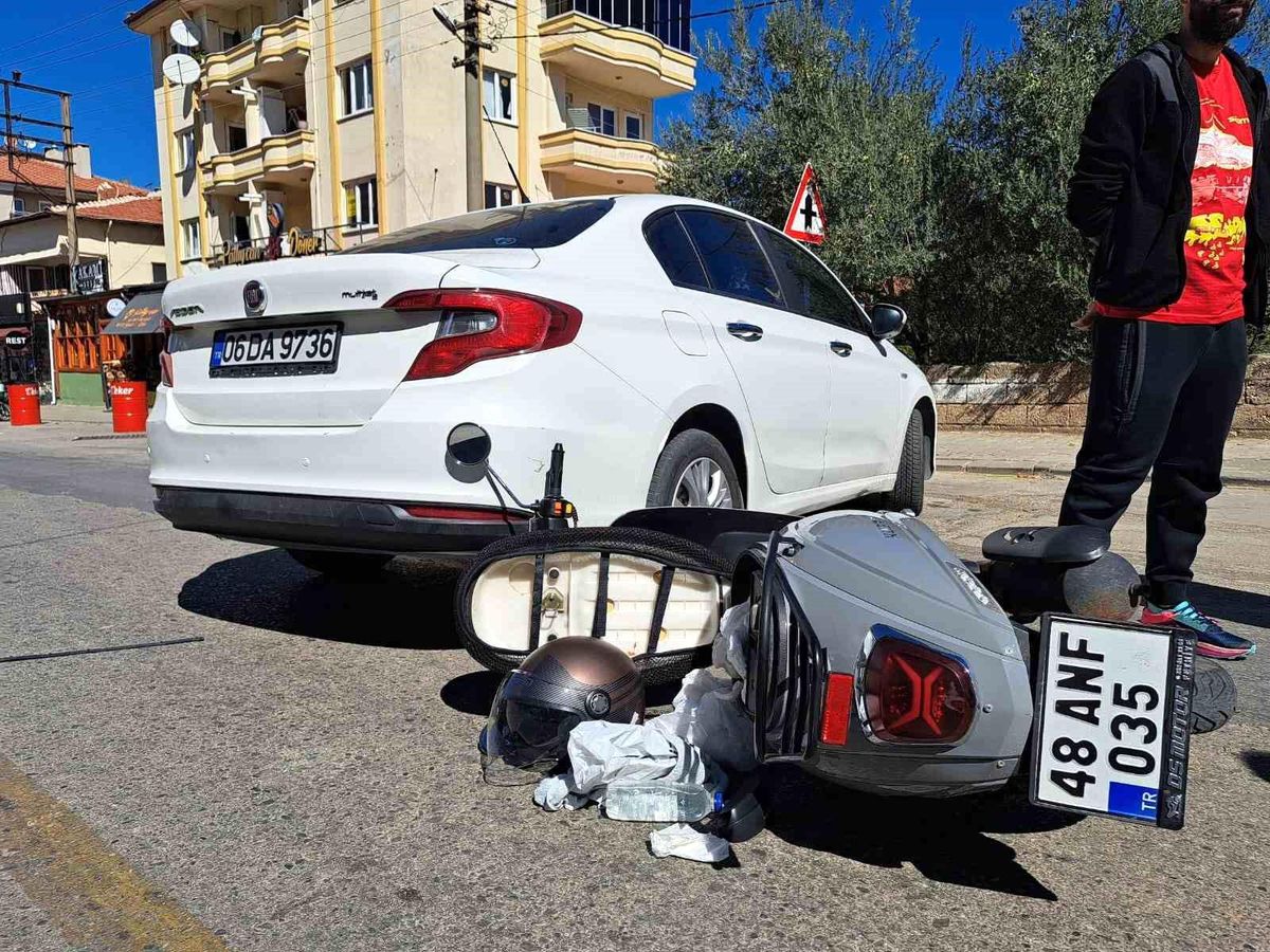 Menteşe\'de Trafik Kazası: Motosiklet Sürücüsü Yaralandı