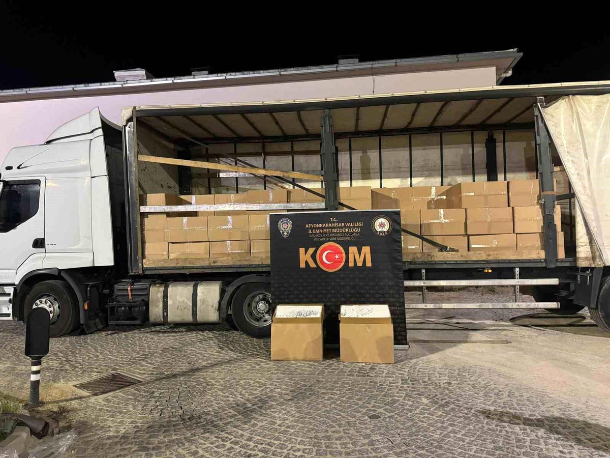 Afyonkarahisar\'da 3.6 Milyon Makaron Ele Geçirildi