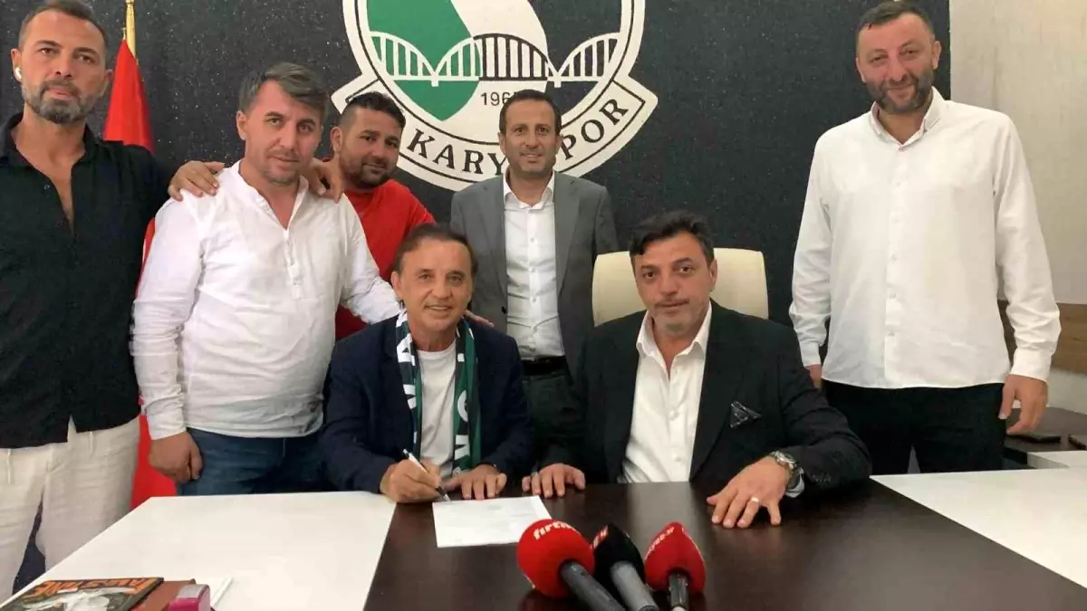 Sakaryaspor Suat Kaya ile Ayrıldı