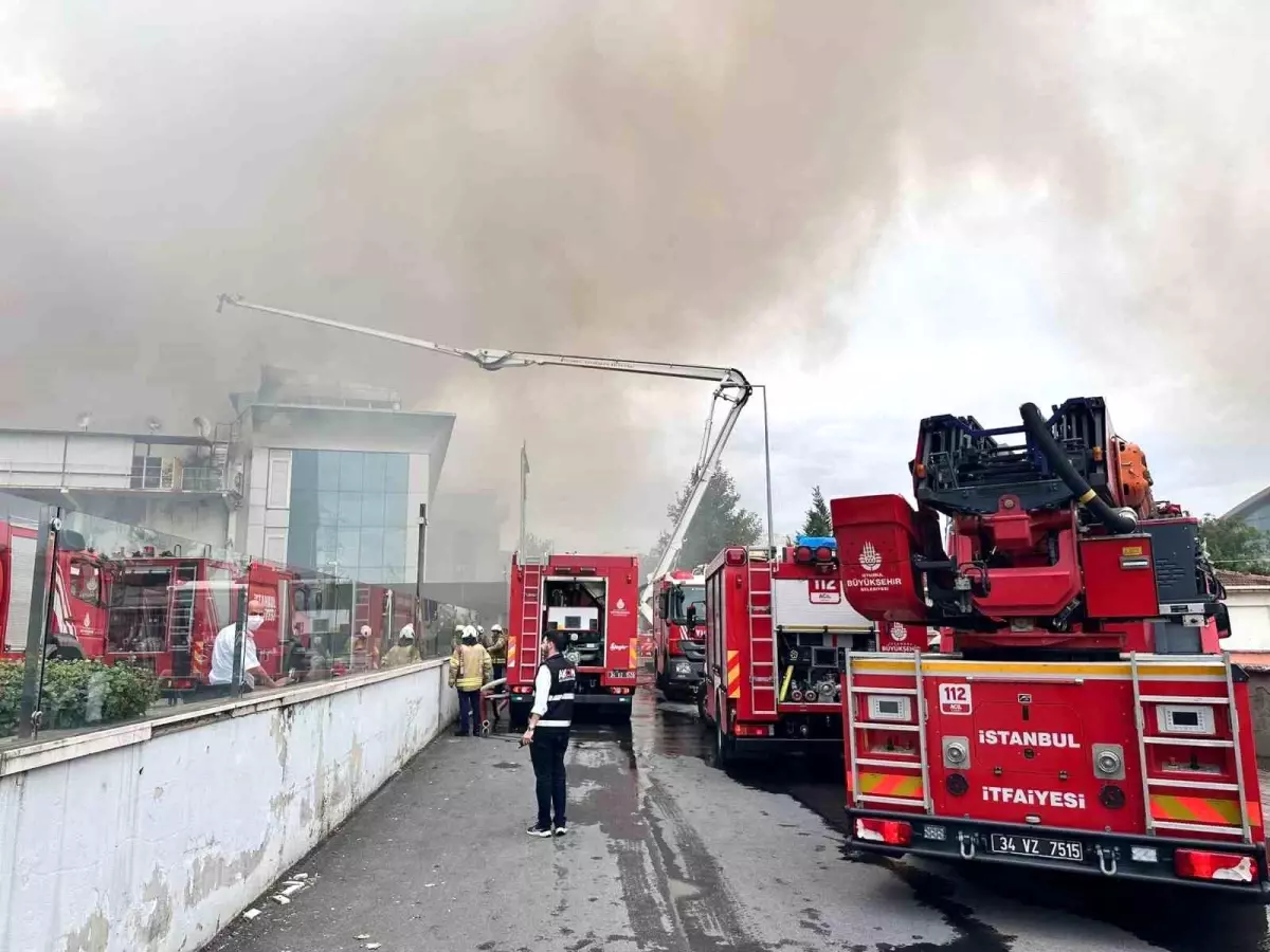 Sancaktepe\'de Soğuk Hava Deposunda Yangın