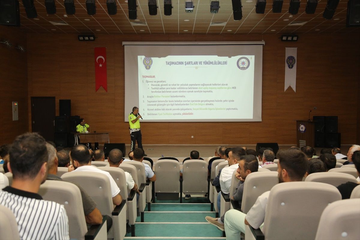 Siirt\'te Servis Şoförlerine Eğitim Semineri