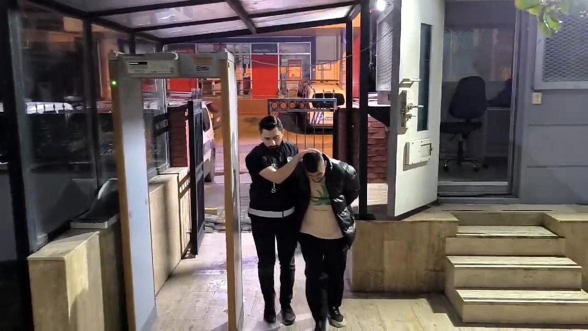 Bursa\'da Maganda Havaya Ateş Açarak Yakalandı