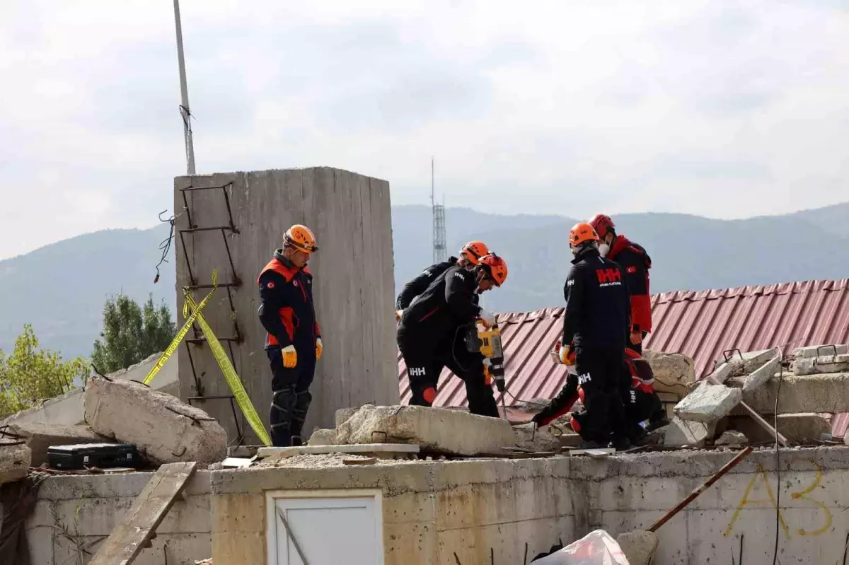 Afyonkarahisar\'da Deprem Tatbikatı Yapıldı