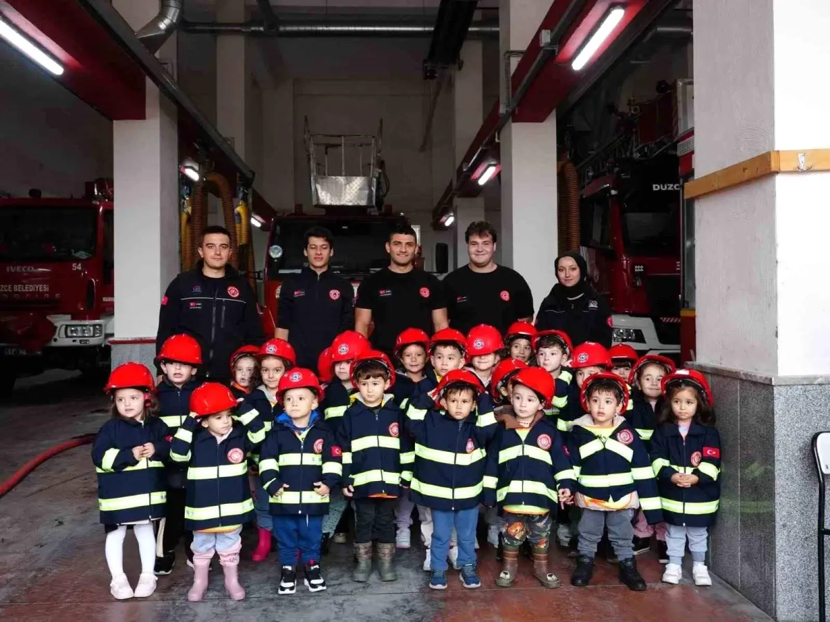 Anaokulu Öğrencilerinden İtfaiye Tatbikatı