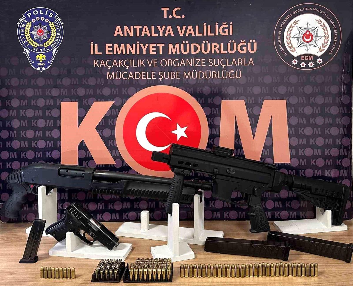 Antalya\'da Ruhsatsız Silah Operasyonu