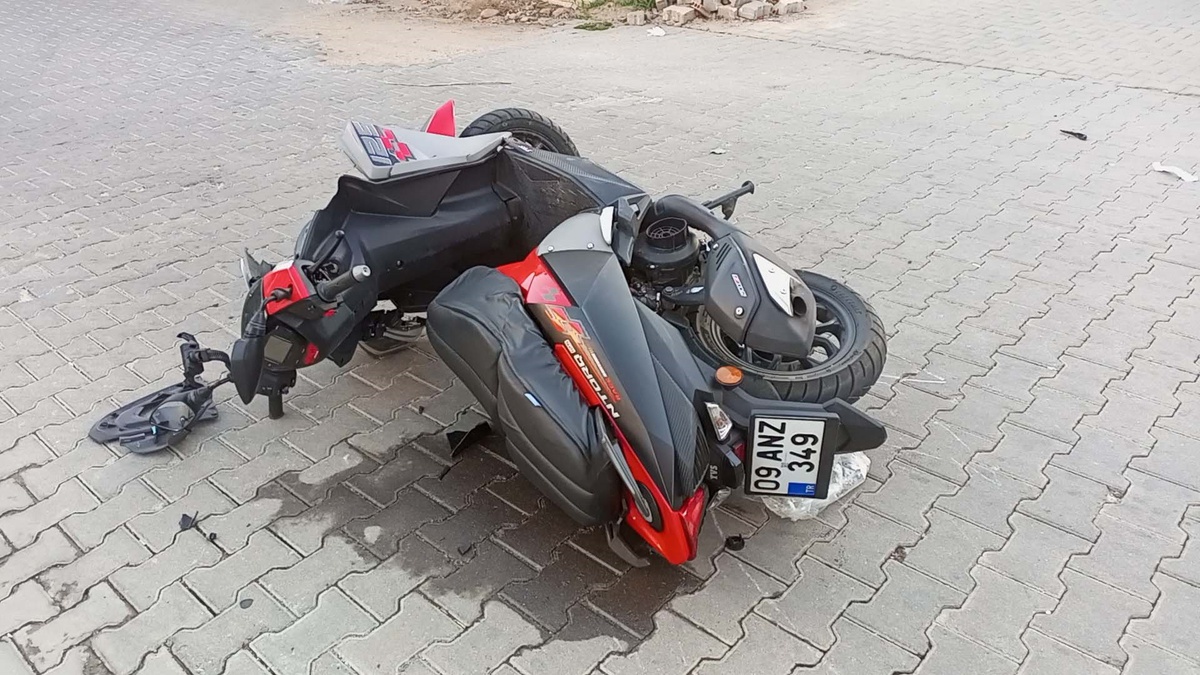 Nazilli\'de Motosiklet Kazası: 3 Yaralı