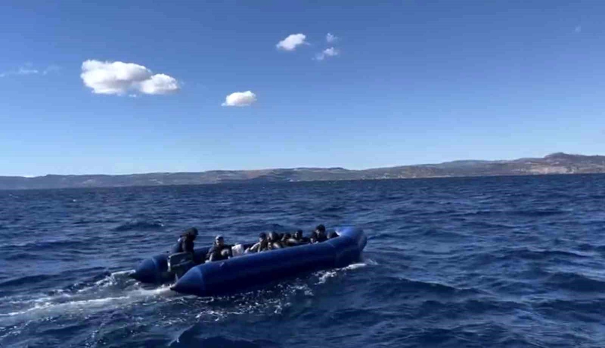 Ayvacık\'ta 15 Kaçak Göçmen Yakalandı