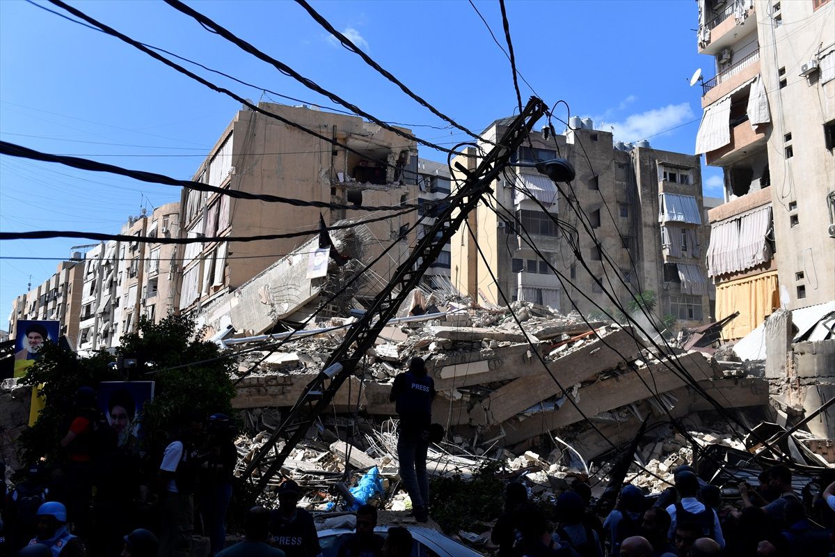 Beyrut\'ta İsrail Bombardımanı: Cami Yıkıldı