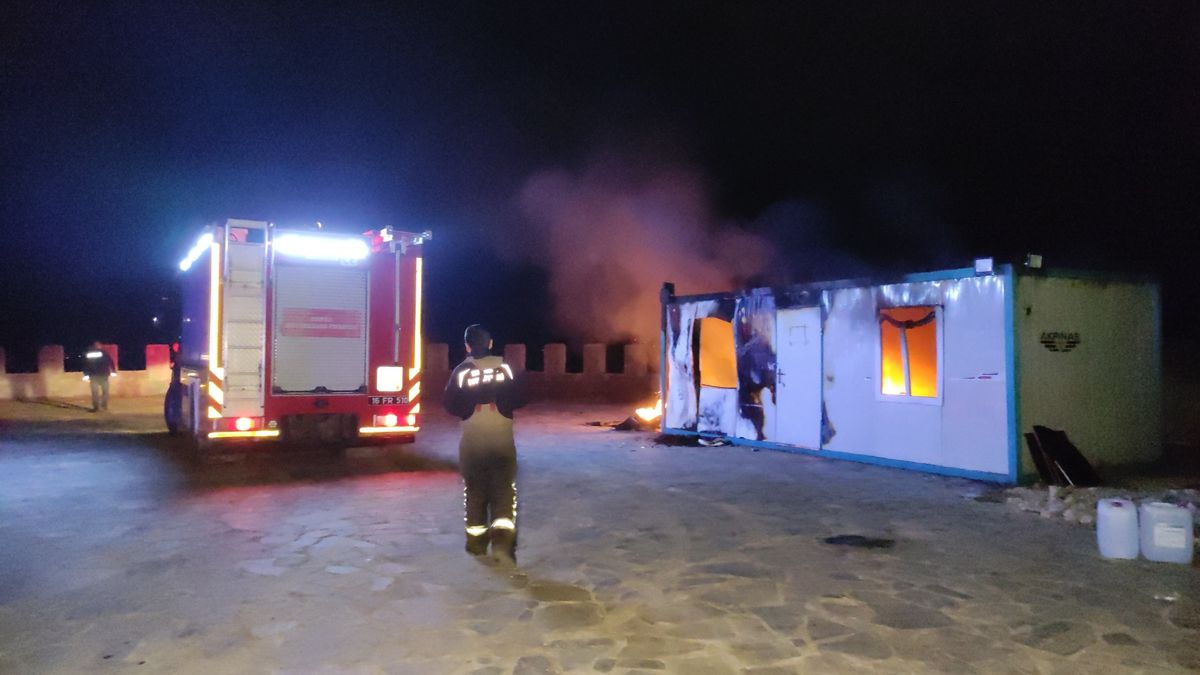 Orhangazi\'de Yangın: Konteyner Kullanılamaz Hale Geldi