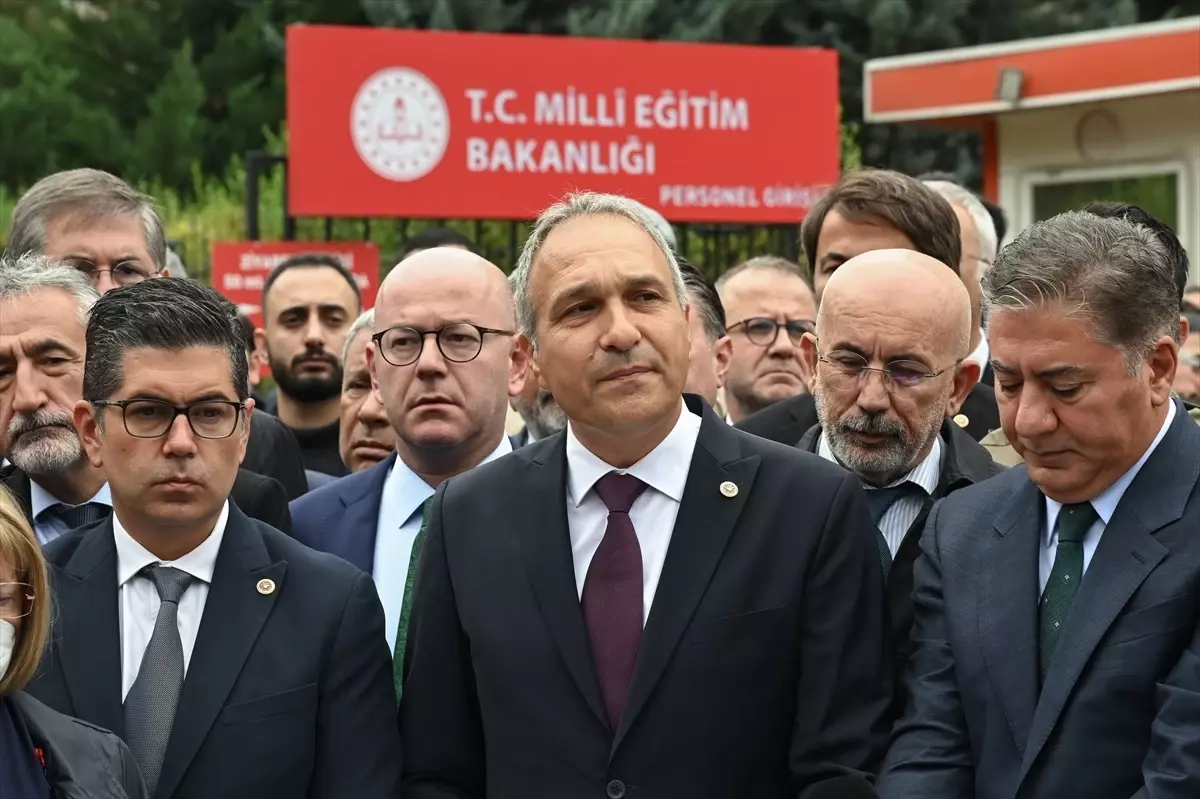 CHP ve Sendikalar Okul Sorunlarına Dikkat Çekti