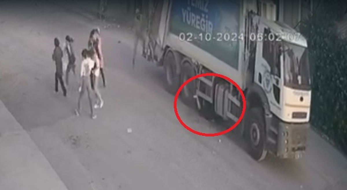 Adana\'da Çöp Kamyonu Kadına Çarptı