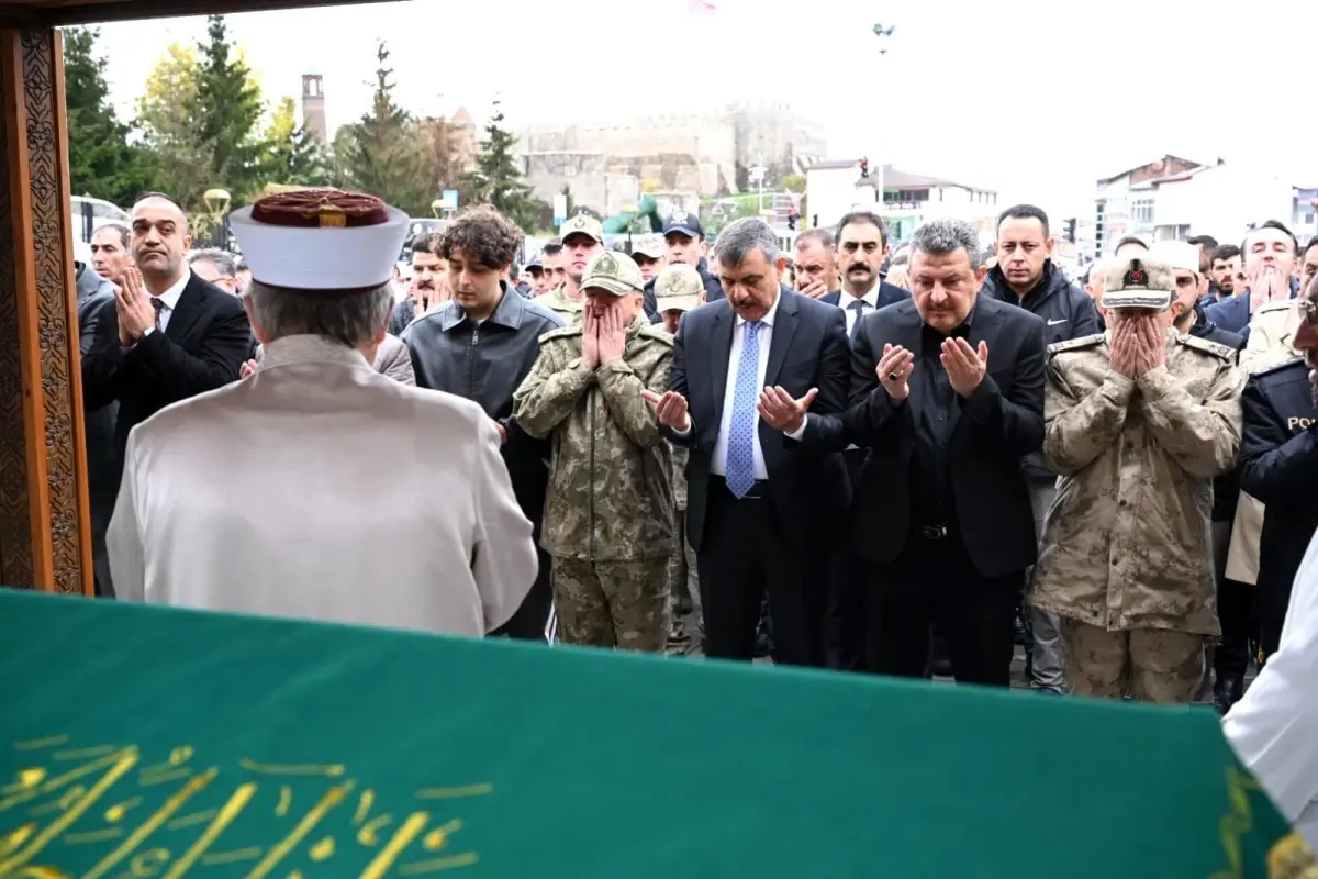 Erzurum Emniyet Müdürü Kadir Yırtar\'ın Kayınvalidesi Nezihe Toprak\'ın Cenaze Töreni Düzenlendi