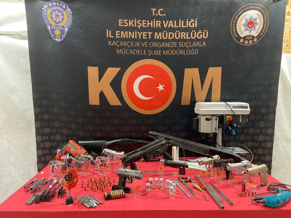 Eskişehir\'de Kaçak Silah Operasyonu