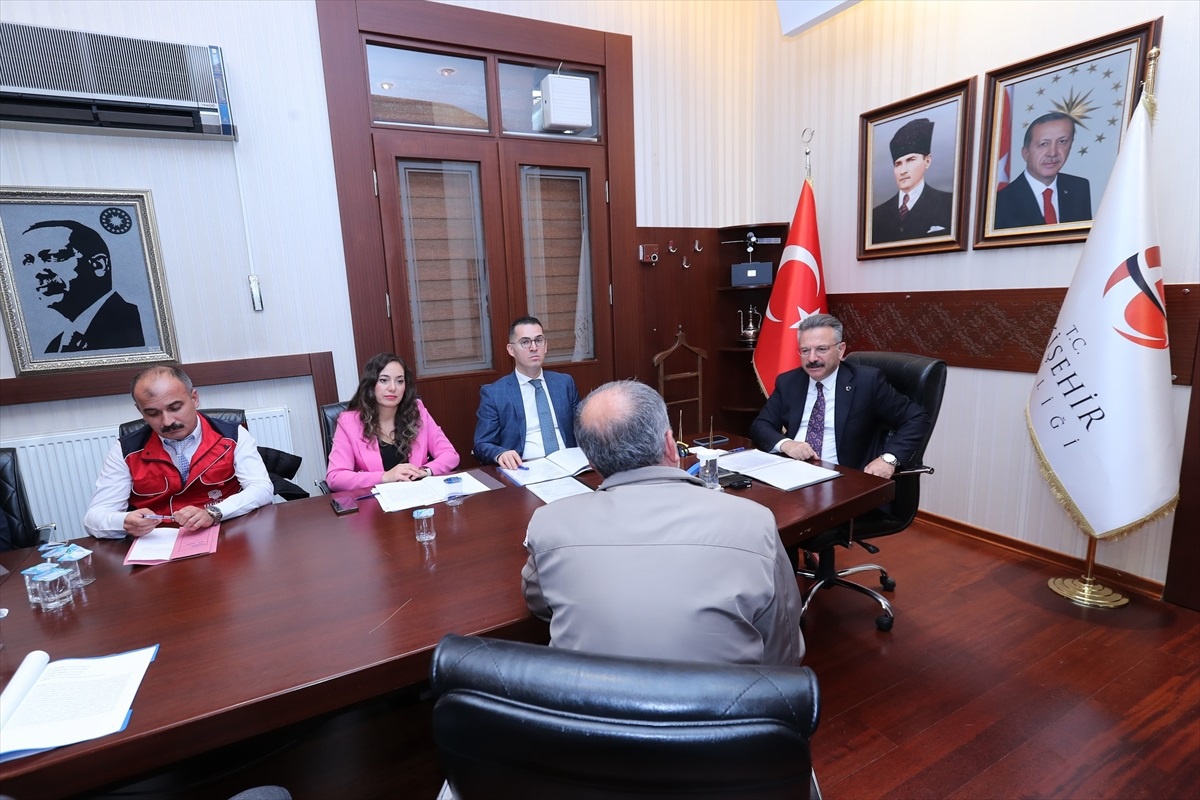 Vali Aksoy, Halk Günü Toplantısı\'nda Vatandaşlarla Buluştu