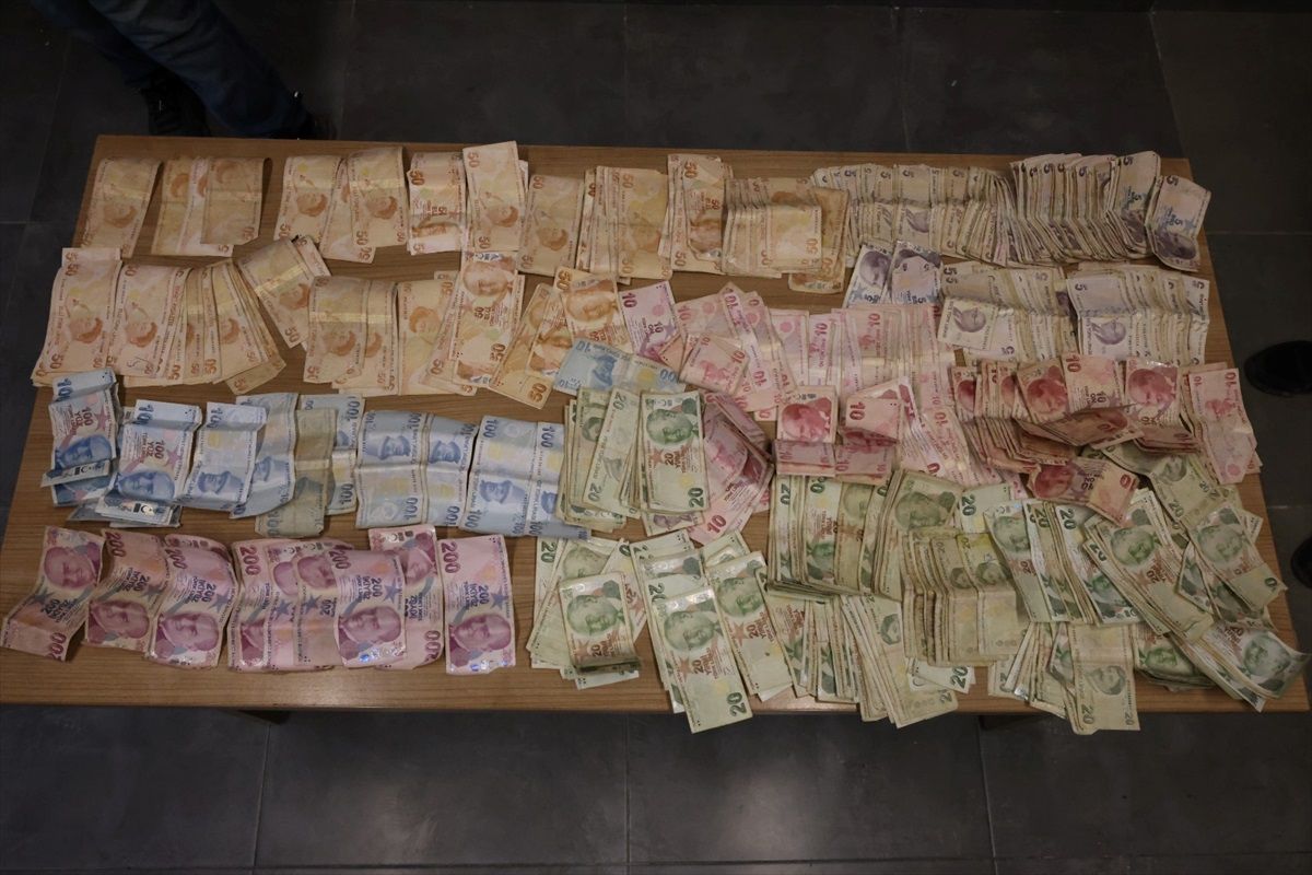 Dilencilikte Yakalanan Kişinin Üzerinden 12 Bin Lira Çıktı