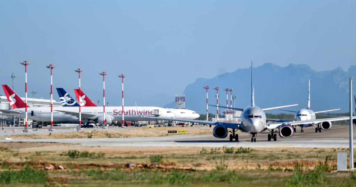 İran\'ın Füze Saldırısı Uçuşları Etkiledi