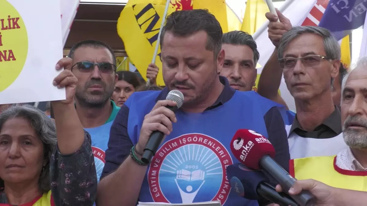 Öğretmenlik Kanunu\'na İzmir\'den Protesto