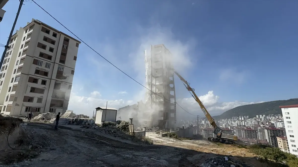 Kahramanmaraş\'ta Deprem Yıkımı Devam Ediyor