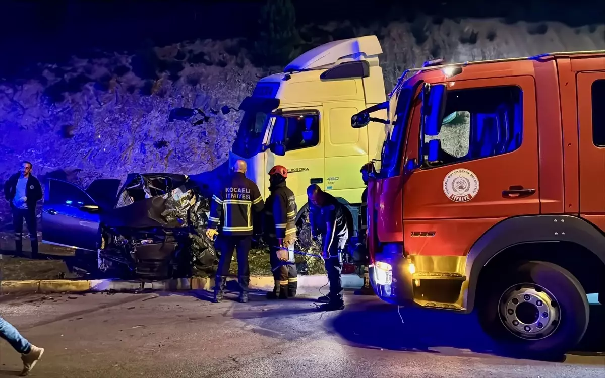 Kocaeli\'de TIR Kazası: Sürücü Hayatını Kaybetti