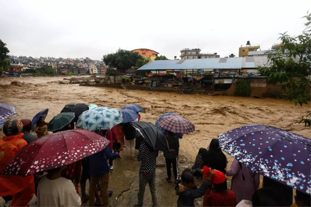 Nepal\'de Sel ve Toprak Kaymasında 224 Ölü