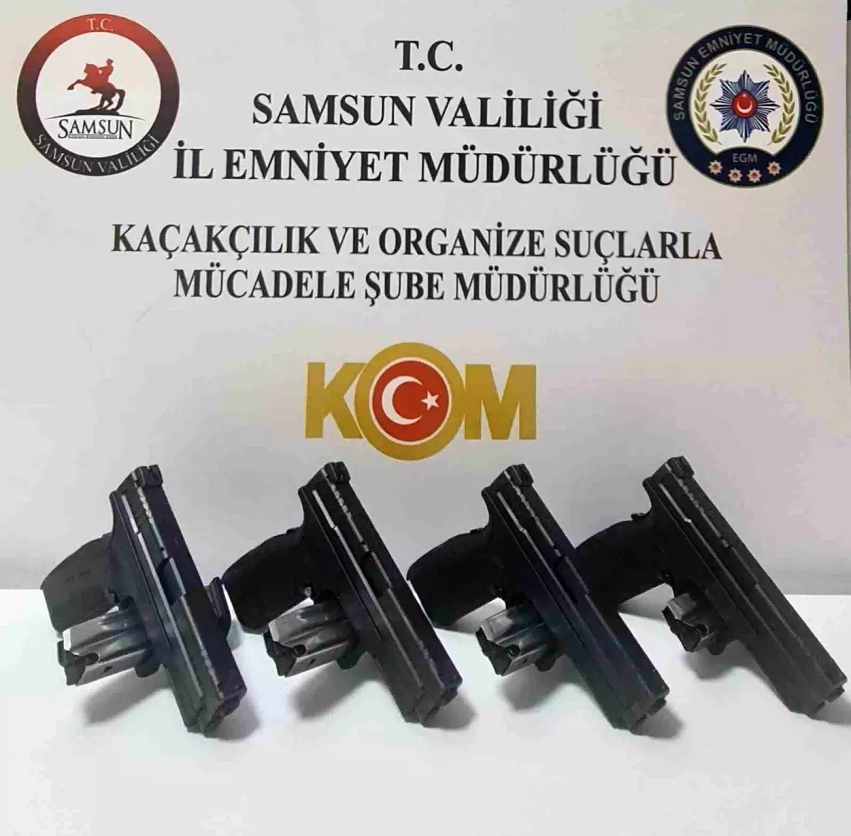 Samsun\'da 4 Ruhsatsız Tabanca Ele Geçirildi