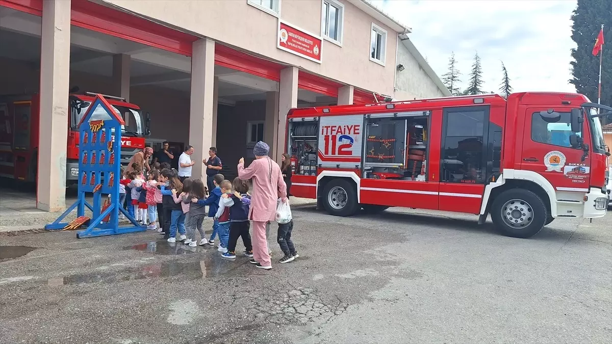 Anaokulu Öğrencilerinin İtfaiye Ziyareti