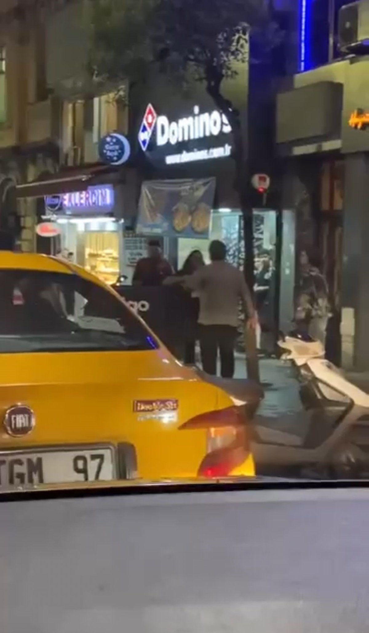 Taksici ve Yolcu Arasında Ücret Tartışması