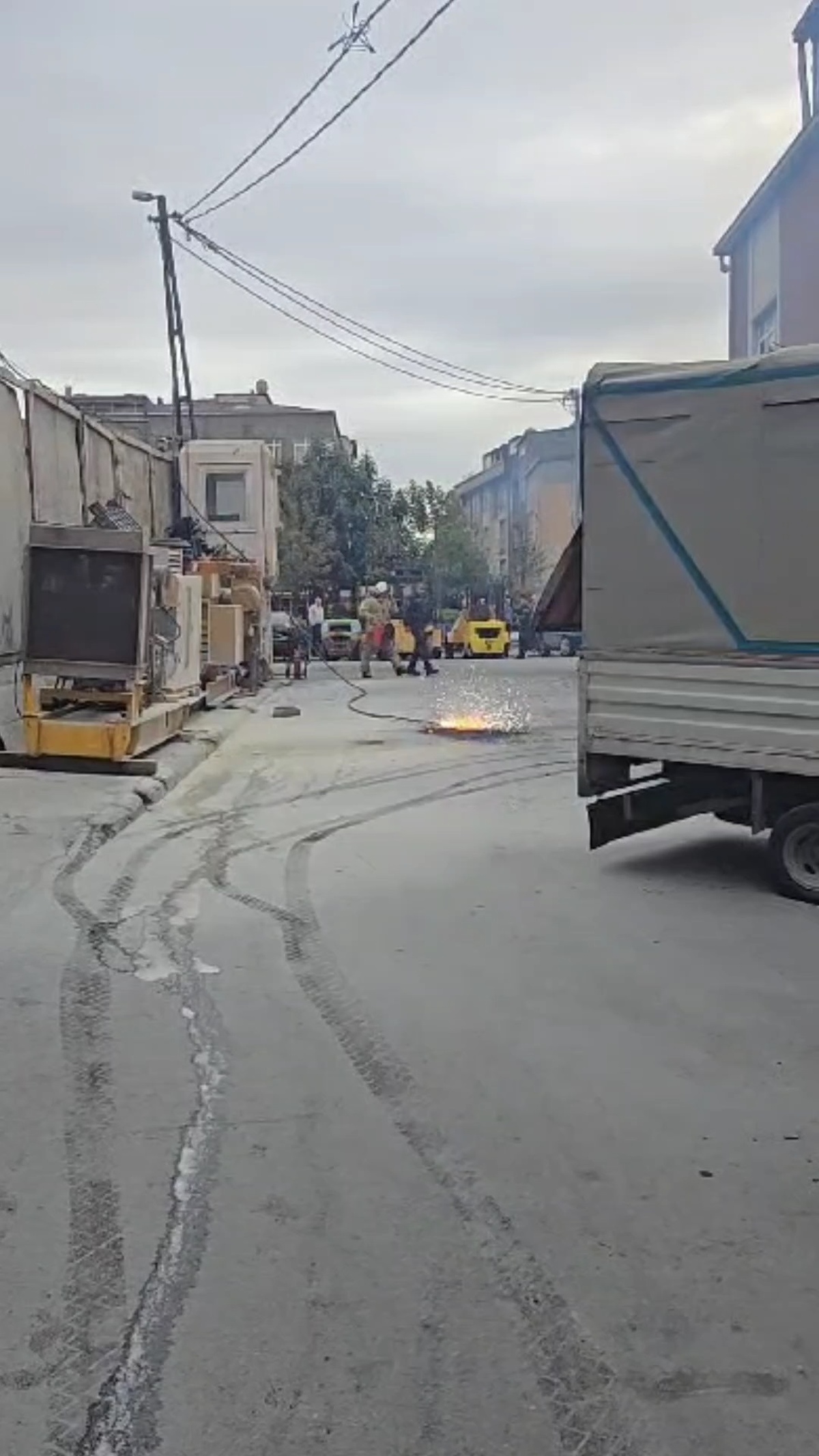 Sultangazi\'de Elektrik Kabloları Yangını