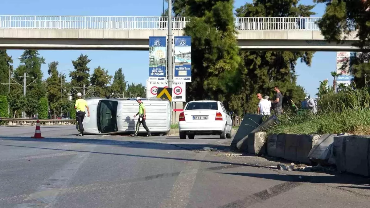 Antalya\'da Takla Atan Araçta Sürücü Burnu Bile Kanamadan Kurtuldu