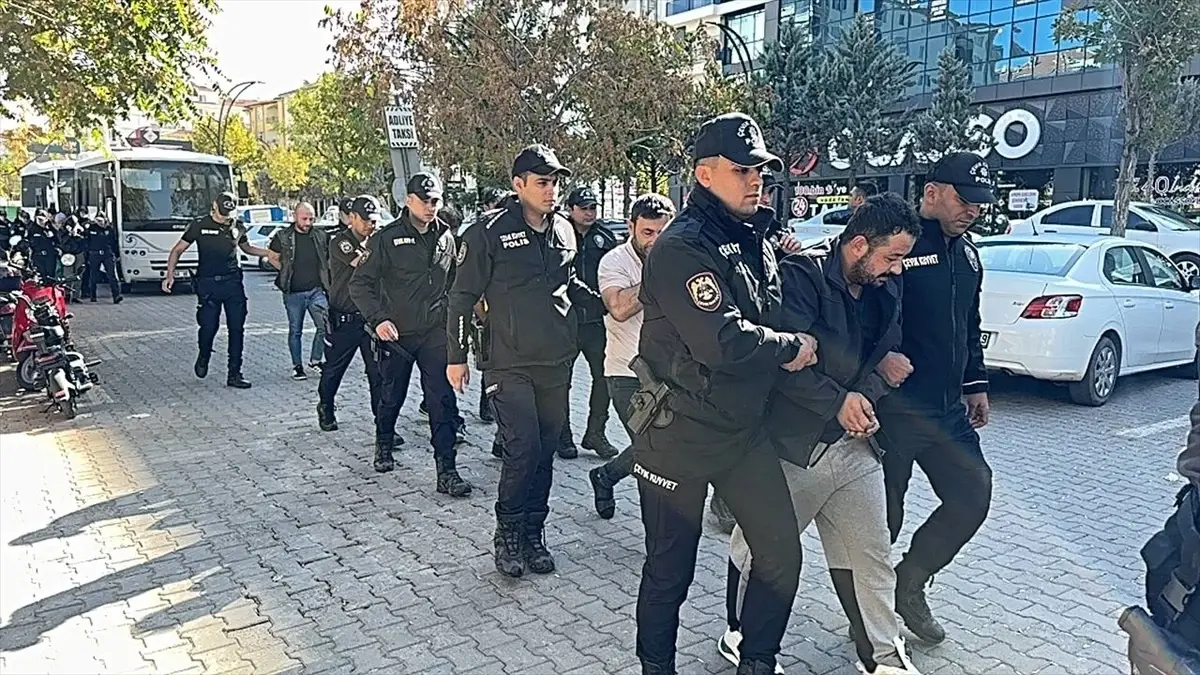 17 İlde Uyuşturucu Operasyonu: 20 Zanlı Adliyeye Sevk Edildi