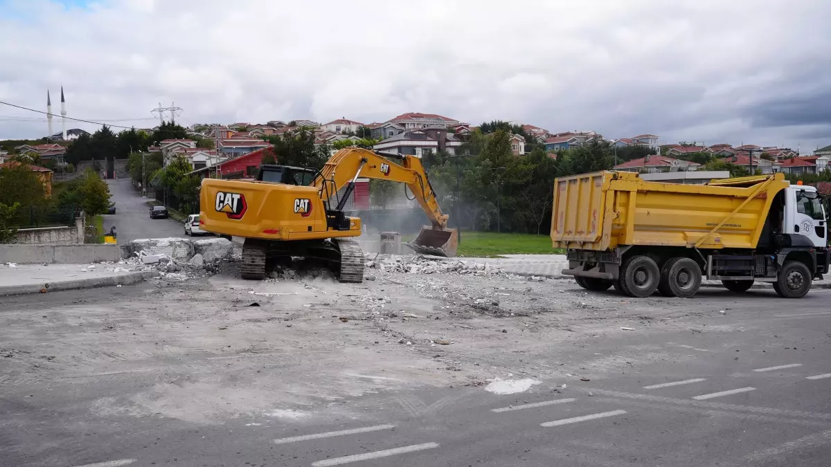 Arnavutköy\'de Kamusal Alanlar Yeniden Açıldı