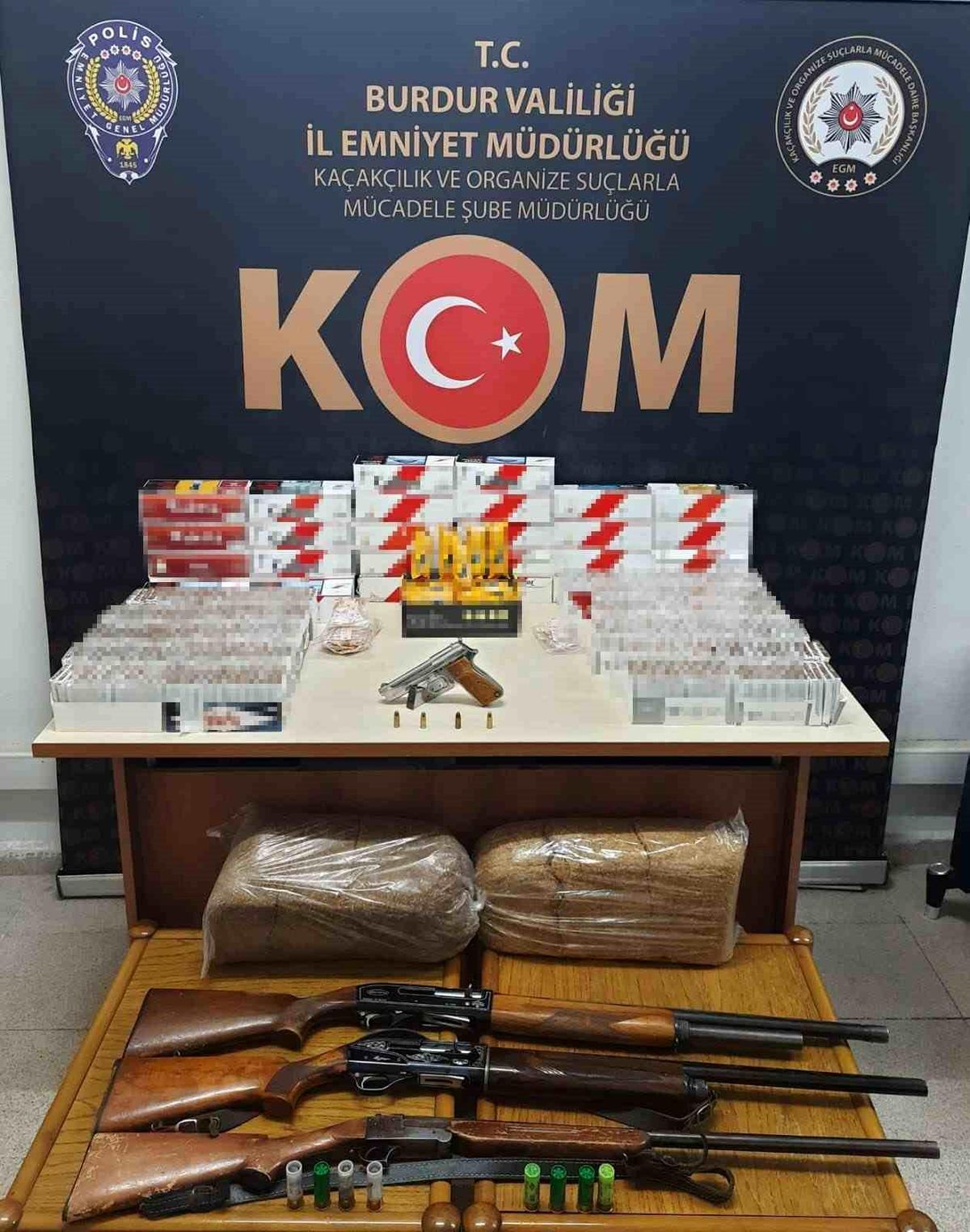 Burdur\'da Kaçak Silah ve Sigara Operasyonu