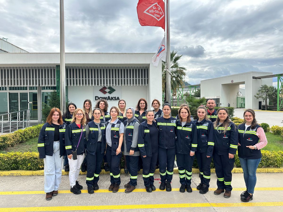 Kadın Çalışanlara Özel İş Kıyafetleri