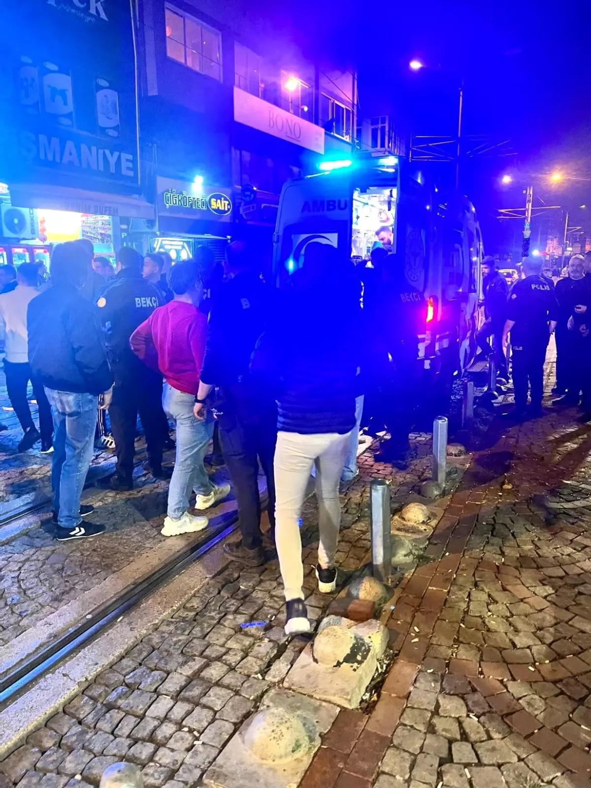 Kocaeli\'de Barlar Sokağı\'nda Silahlı Saldırı