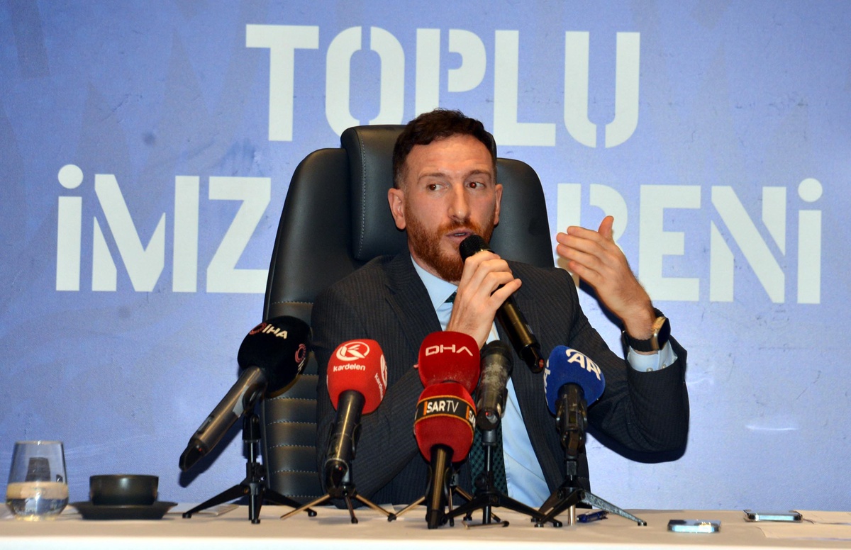 Erzurumspor 17 Futbolcuyla Anlaştı