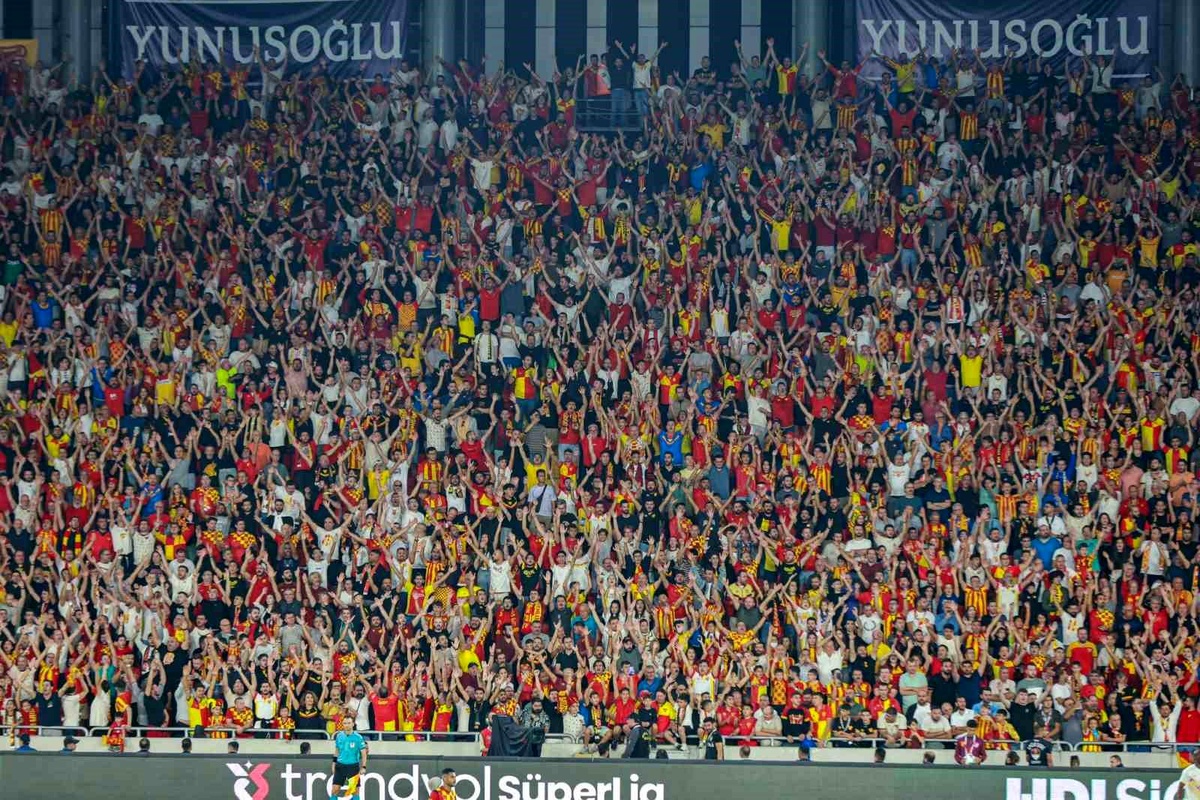 Göztepe\'nin İki İstikrarlı Oyuncusu: Denis ve Heliton