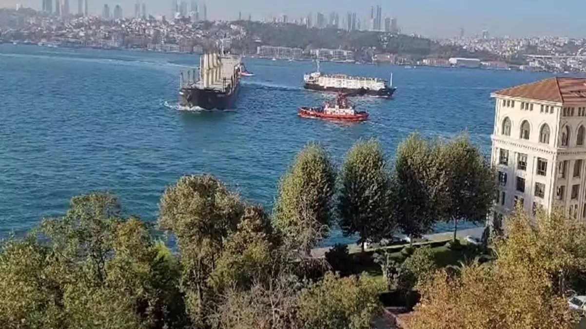 Üsküdar açıklarında 2 gemi çarpıştı