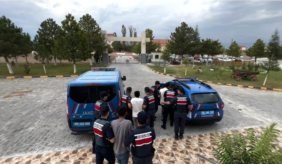 Aksaray\'da Uyuşturucu Operasyonu: 3 Tutuklama