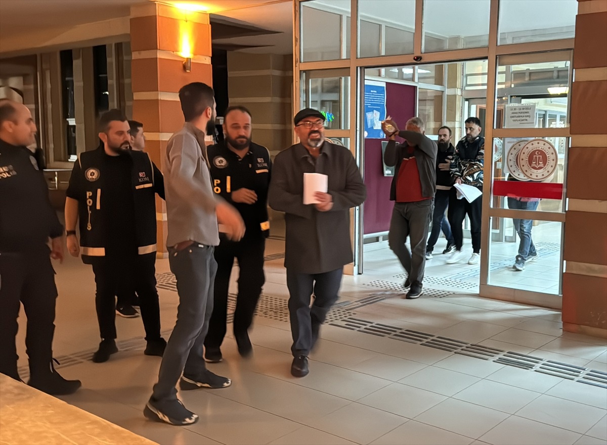 Kastamonu\'da 9 Kişi Gözaltında, 3\'ü Tutuklandı